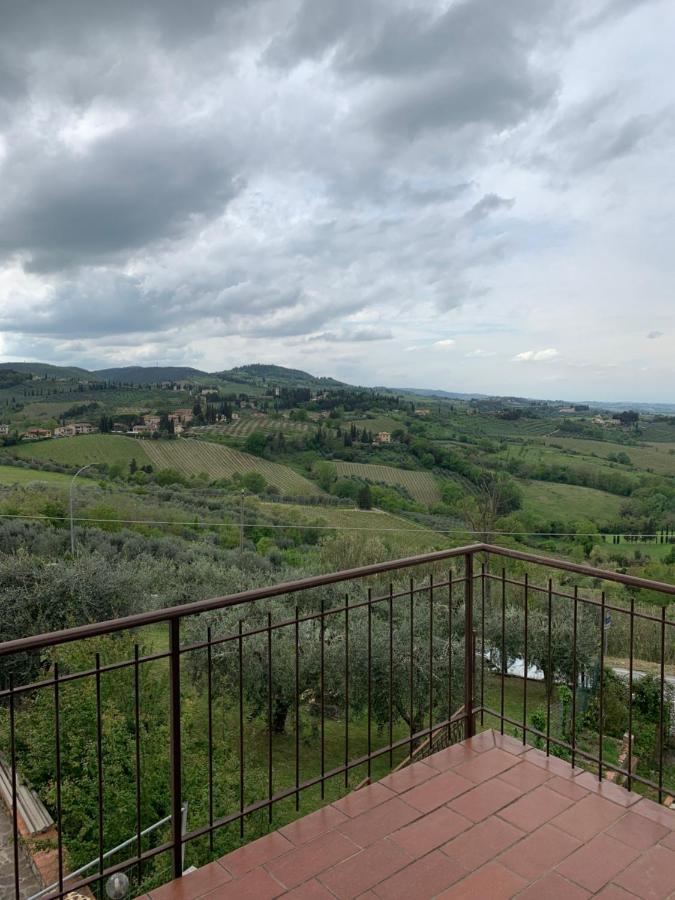 Appartamento Donella Con Parcheggio Privato San Gimignano Bagian luar foto