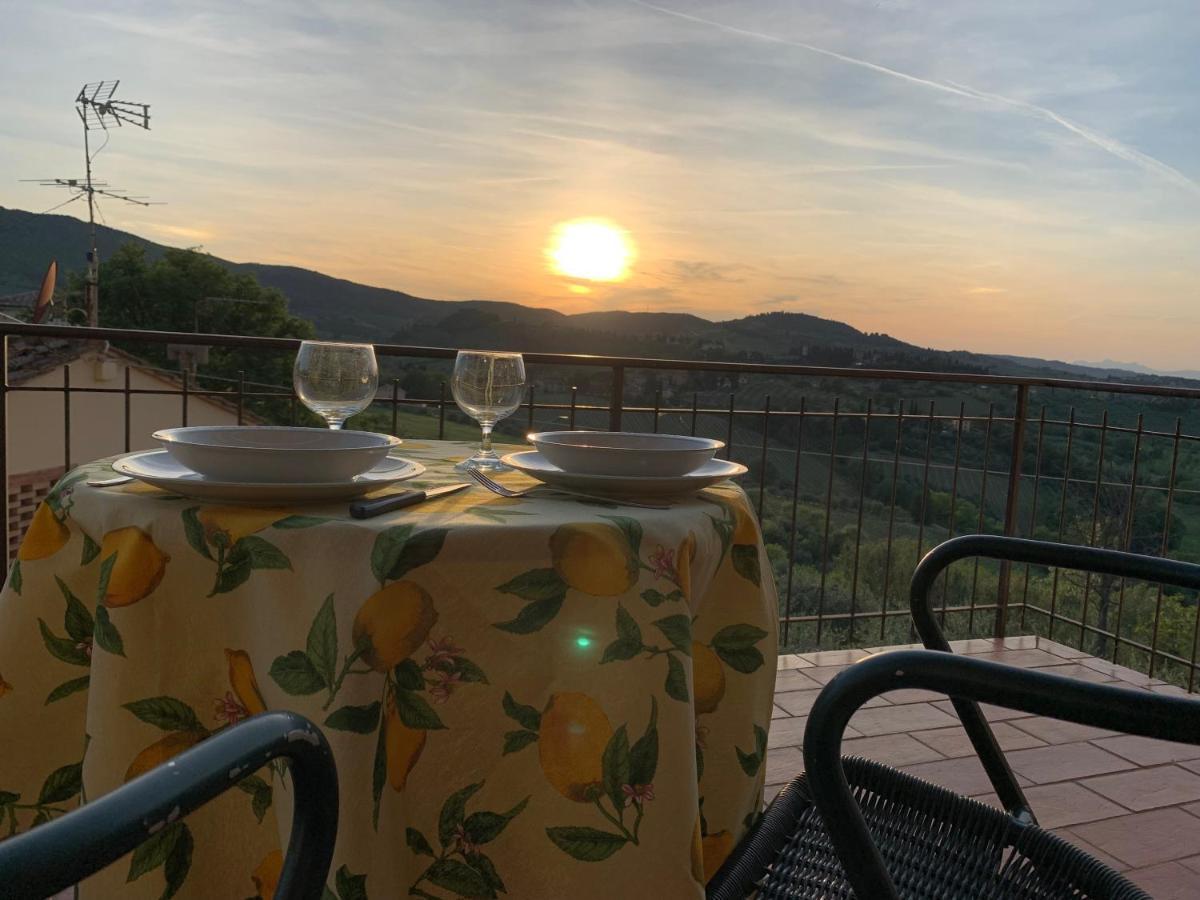 Appartamento Donella Con Parcheggio Privato San Gimignano Bagian luar foto